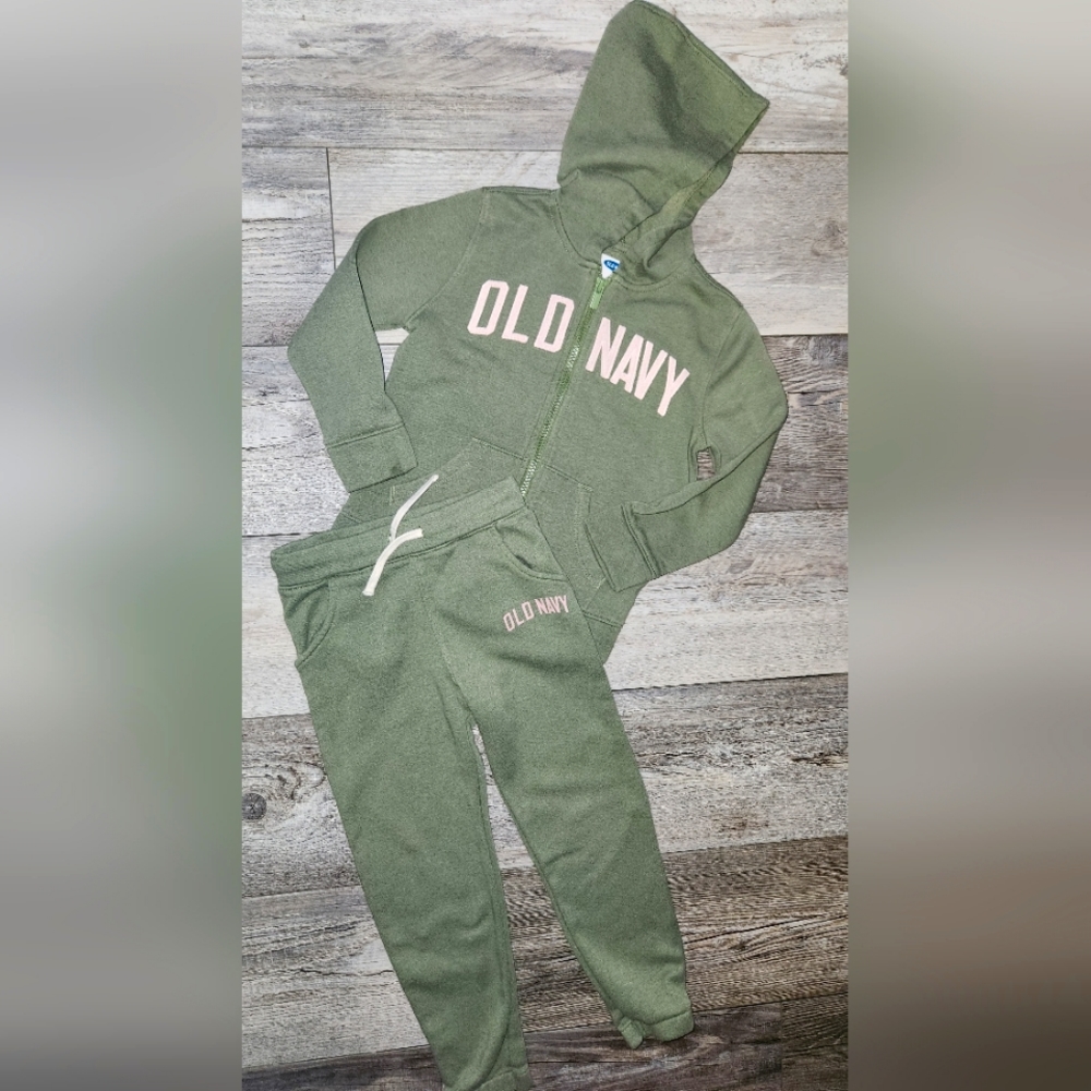 Little girl Old Navy Olive Green/Pink Jogging suit size 5T